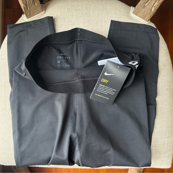 Nike Pro Women's Cropped Mesh Panel Leggings - Picture 5 of 5